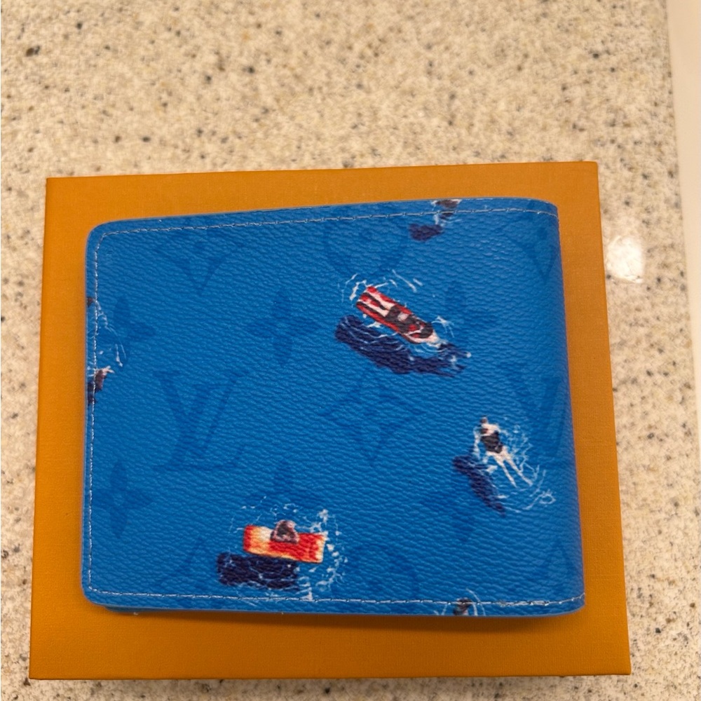 LOUIS VUITTON Blue Lagoon
Bifold Wallet - Picture 2 of 4